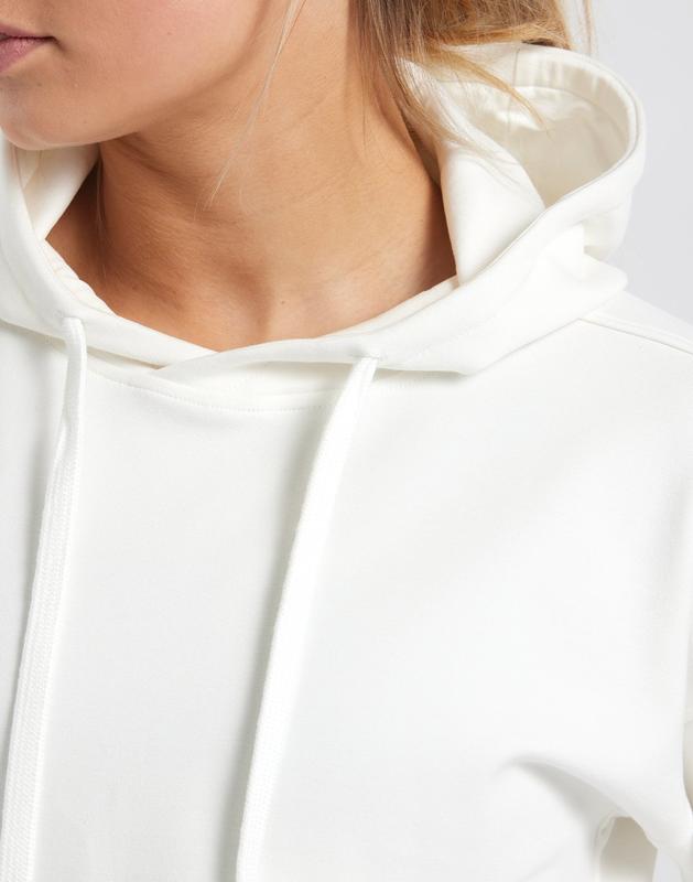 Chill Pullover in White