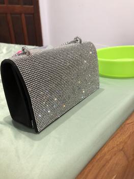 Product Review of Túi Xách Nữ Đeo Chéo Bag Clutch Đi Tiệc Cầm Tay Quai Kiềng Đính Đá BlingBling Màu Đen Màu Bạc Sang Chảnh Kèm Dây Xích Size 18 HÀNG CHUẨN QC Nhung Kem tuixach  thoitrang Khô sạch Nhẫn Đinh from H**g P**m 1