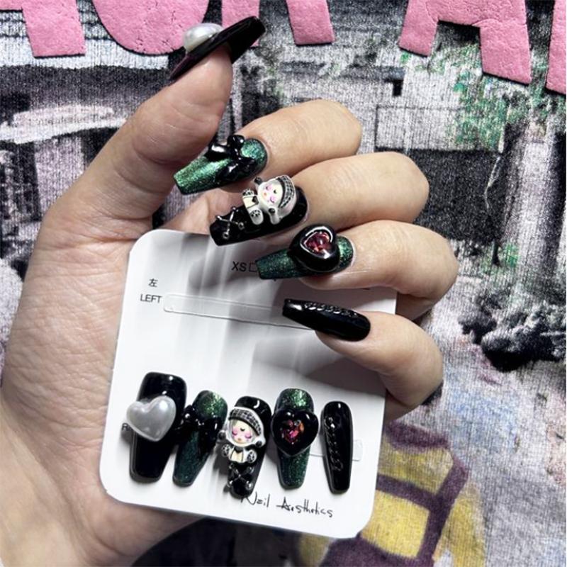 Product Introduction of 2025 pure hand-worn nails, 100 different styles of nails, random blind box, M size, affordable, many styles, fashionable nail stickers. 9