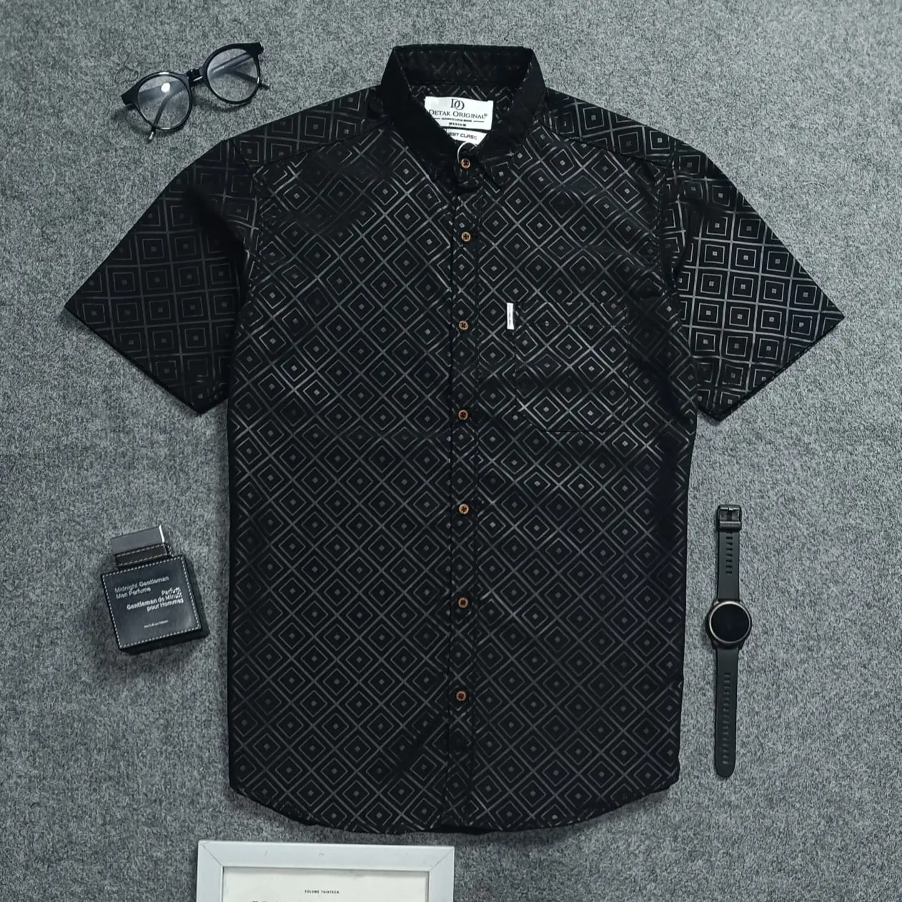 Kemeja Embos Sultan Lengan Pendek Pria Hitam Casual Slim-fit