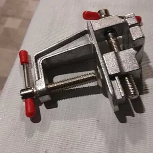 Tiga Perkakas Mini Klemp Catok Ragum Vise Table Bench Alat Penjepit Meja Clamp Stabil Kokoh Portable & Hemat Ruang untuk DIY & Reparasi