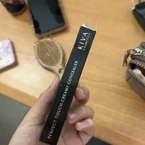 [CLEARANCE ED MAR 2026] KIVA Perfect Touch Creamy Concealer - Creaseproof Hydrating Ringan Menghilangkan Garis Halus Wajah Liquid Full Coverage Caffeine 3.8 ml Mencerahkan Menutup Bekas Jerawat BPOM Kosmetik