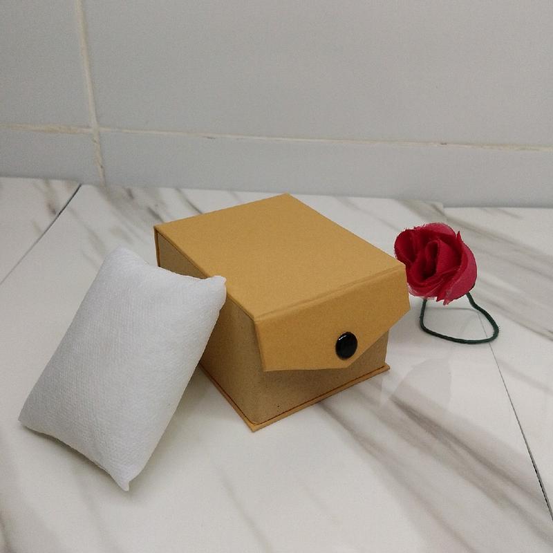 KOTAK JAM TANGAN PRIA DAN WANITA 1