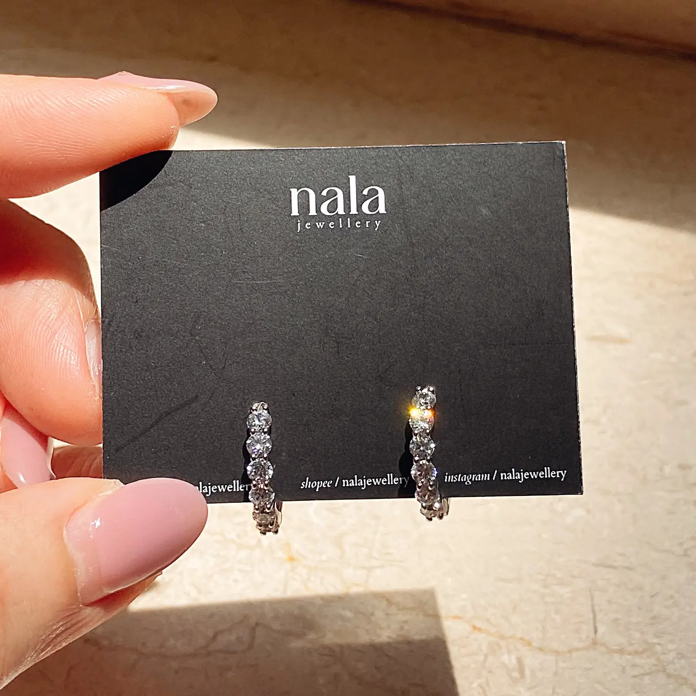 Nala Jewellery - LUCY - Zirconia 4A++ Premium Earrings - Anting Hoop Wanita Rhodium Zircon Hypoallergenic Anti Karat Luntur Emas Putih Berlian Asli Cewek AksesorisFashion Korea Tusuk Giwang