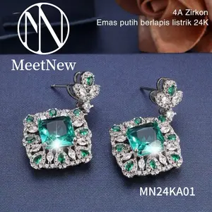 MN24KA01 Sambungan semanggi potongan putri zamrud 4A warna zirkonium pelapisan emas 24K anting gaya industri berat