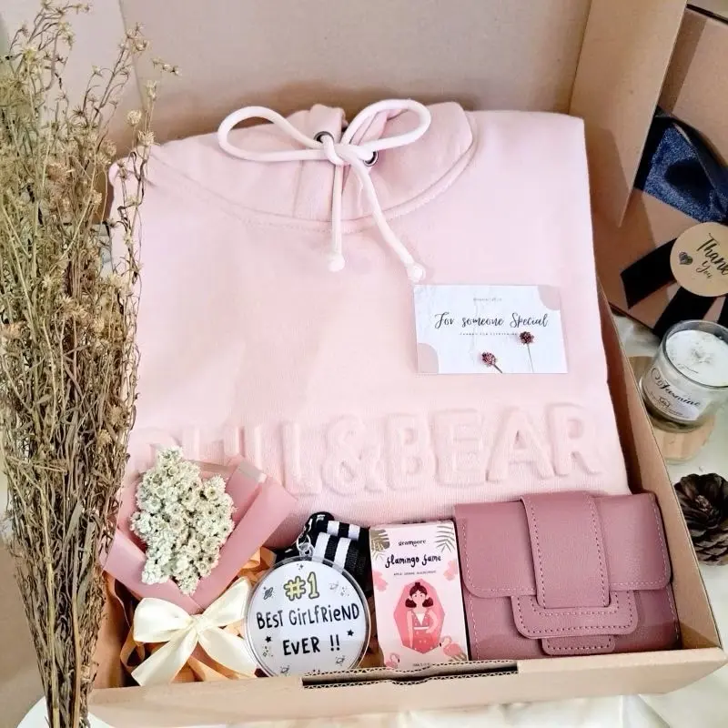 ￼Hampers Sweater Hoodie Gift Box Girly Cewek Kado Ulang Tahyn Special / Hampers special Cewek / Kado Cewek Special / Hampers Lebaran 3