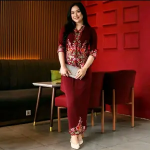 Setelan Kebaya encim iyess bahan streacth(melar) Kebaya Wisuda Kebaya Bordir setelan 2025 mewah elegan model terbaru High Premium 100% Qualtity Wanita Bunga