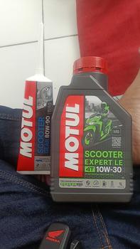 Product Review of OLI MOTUL SCOOTER EXPERT LE SAE 10W-30 800 ML - 1 LITER  (HIJAU) ORIGINAL Kendaraan Mesin Motor Motorcycle Oil from r**0 0