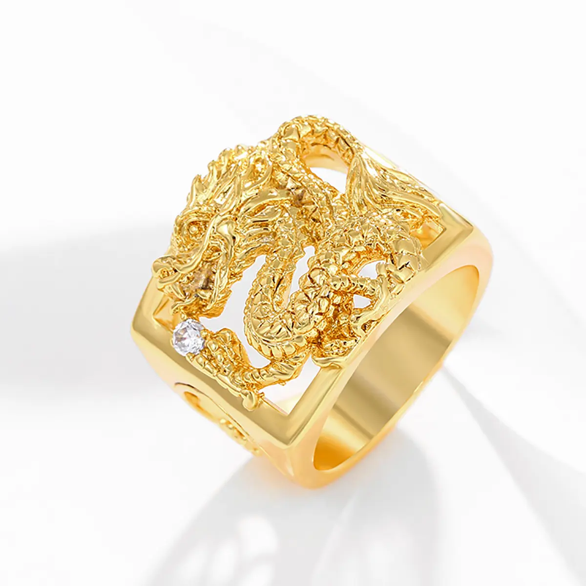 Cincin Segel Naga Totem Kerangka Emas Pria yang Dipersonalisasi Cincin Segel Naga Totem Hewan Desain Berlian Imitasi Mengkilap Aksesoris Elegan Ring