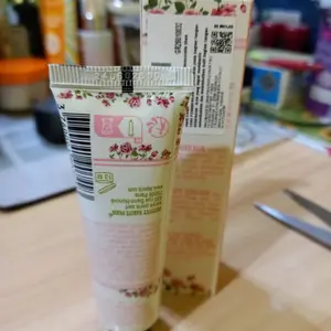 [ED 31/10/2027] Institut Karite Paris Shea Hand Cream Rose Mademoiselle 30ml - Lotion / Krim Tangan