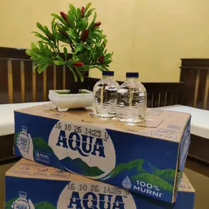 Aqua Cube 220 ml ISI 24 PCS 100% Murni Air Minum Berkualitas Tinggi untuk Keseharian Anda