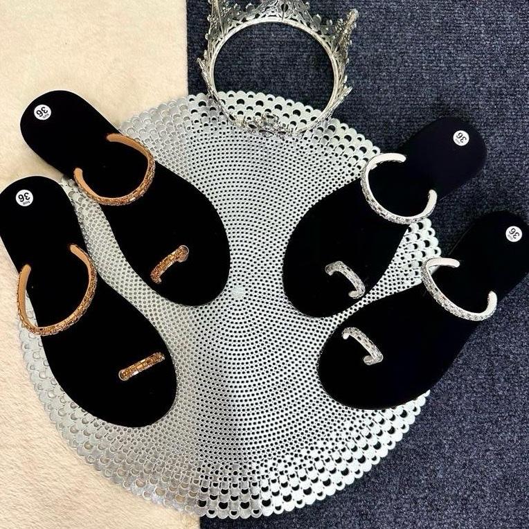  Dép xỏ ngón nữ đính đá 1 dây  Thiết kế nhẹ nhàng êm chân  Dép nữ xỏ ngón quai Xoàn đính đá Sang chảnh  Chất liệu đế Nhung mềm êm  xưởng dép giá rẻ  dép nữ hottrend 