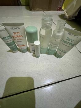 Product Review of Wardah Umrah & Hajj Package - Paket Haji dan Umroh - Hair and Body Wash, Face Cleanser, Sunscreen SPF 50 PA+++ , Anti Perspirant Deodorant, Moisturizer, Lip Treatment Balm, ZamZam Water Spray from I**a 1