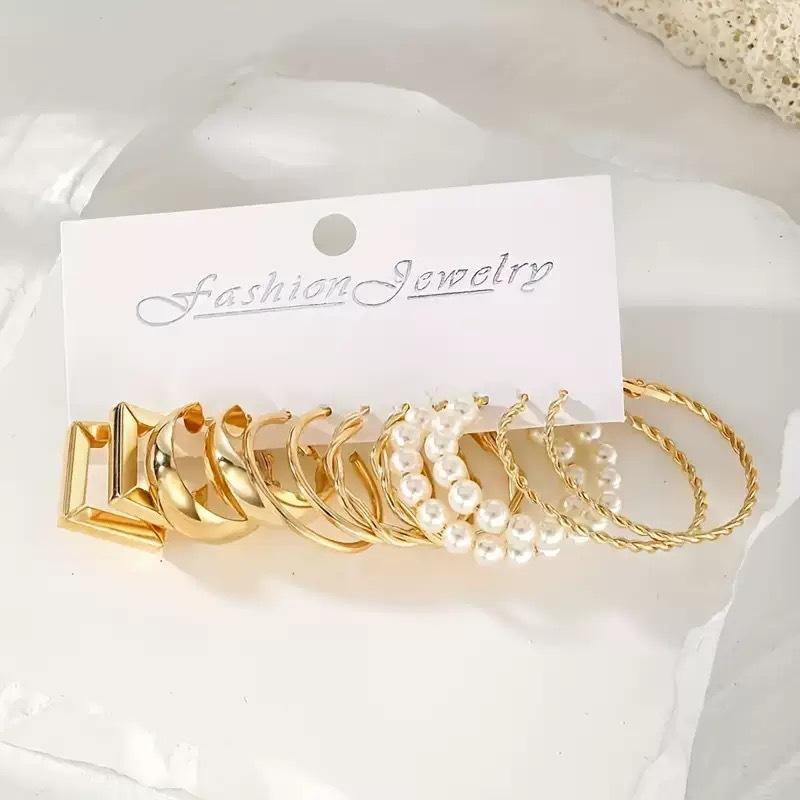 Set Anting Geometris Logam Tren Terbaru Anting Lingkar Logam Fashion Unik dengan Mutiara Tidak Beraturan Anting Klip Mutiara Vintage Desain Minimalis: Ringan, Tahan Lama, Warna Tahan Lama & Tidak Berkarat Aksesori Pakaian Hadiah Perayaan