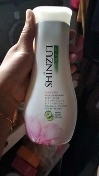 Product Review of Find It Store - Shinzui Skin Lightening Hand & Body Lotion 210ml | Lotion Tubuh | BPOM Original Memudarkan Pencerah Perawatan Scrub Mencerahkan Jamur Arbutin Memutihkan Niacinamide Wangi from H**A 0
