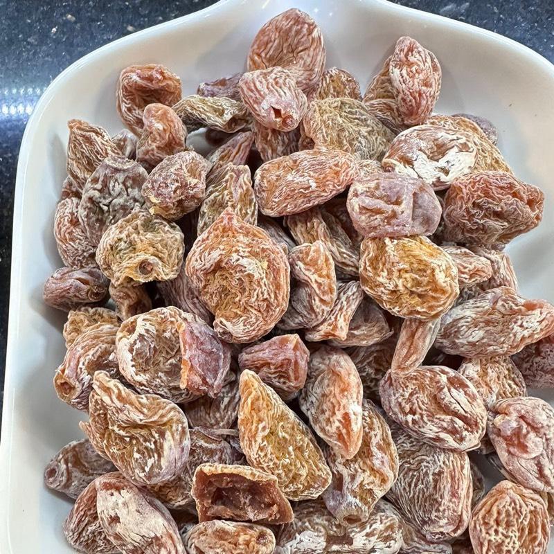 Ô mai đào xí muội (đốm đen ở đào do bị thâm dập vì là quả mọng nên bị thâm dập phải bị mốc ) ( chua  7 ngọt 3)  Ăn Vặt Nhà Hân97