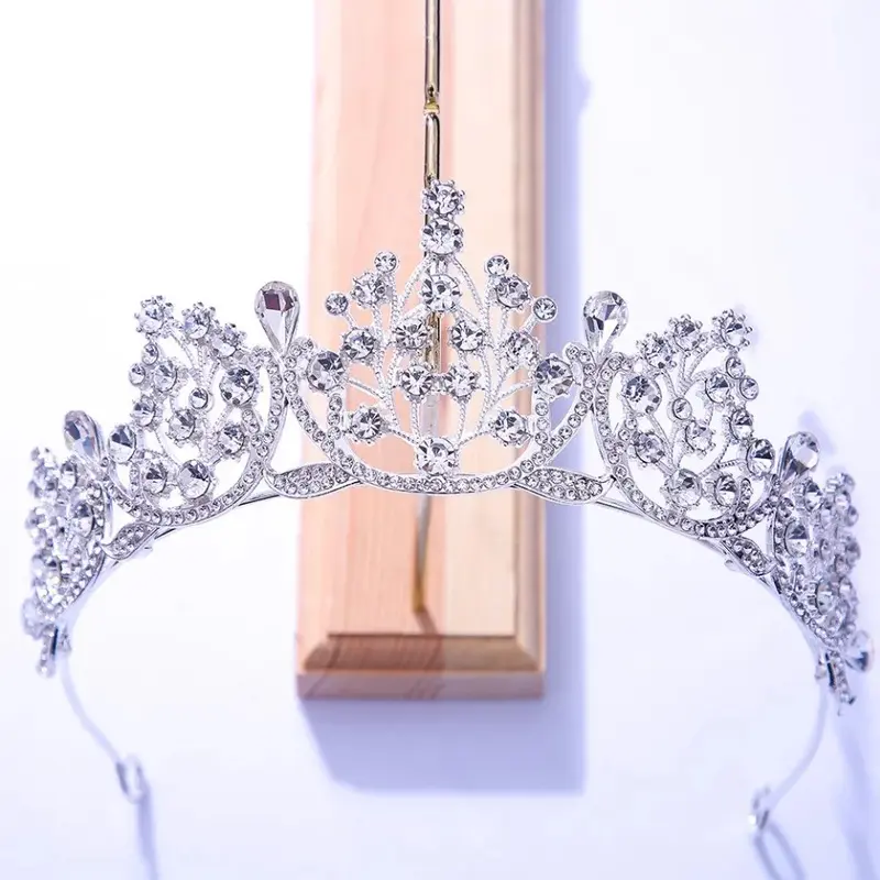 Mahkota wisuda warna silver 0