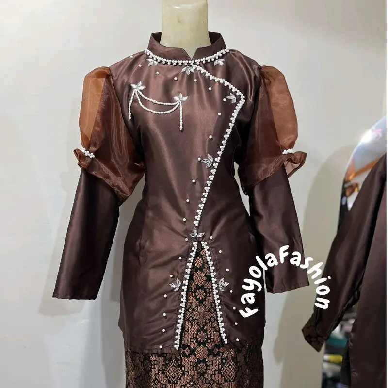 Couple Kurung Melayu Modern warna Mahogany mix Songket Palembang 5