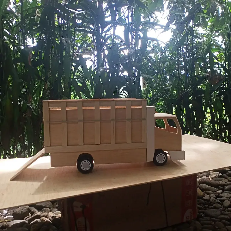 miniatur truk oleng bisa belok kanan kiri 0