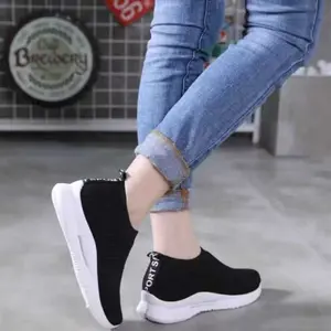 Sepatu Wanita Slip On Gaya Simple Nyaman Terbaru Ukuran 36/40 Hitam Sporty