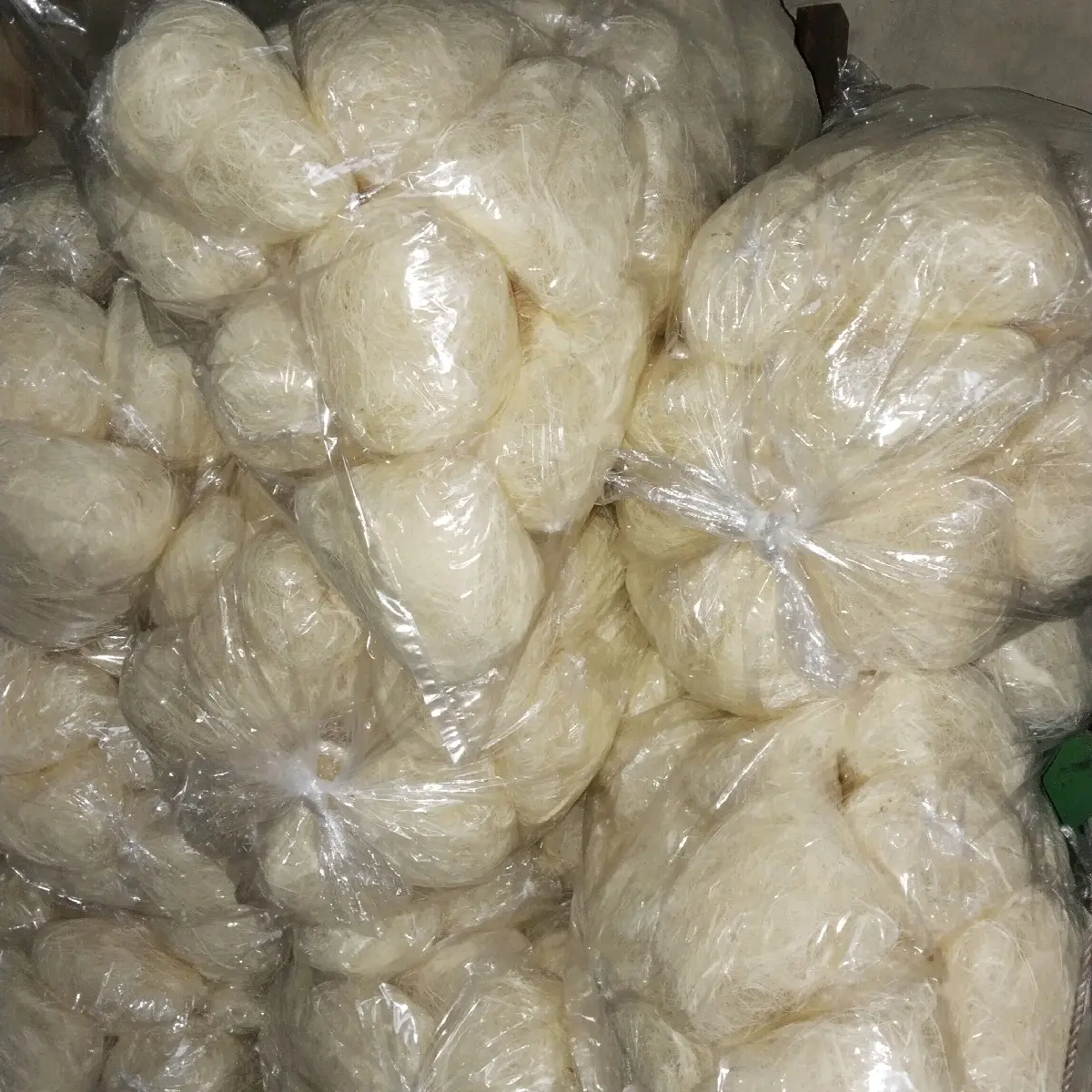 Serat nanas buat burung kenari bertelur.
