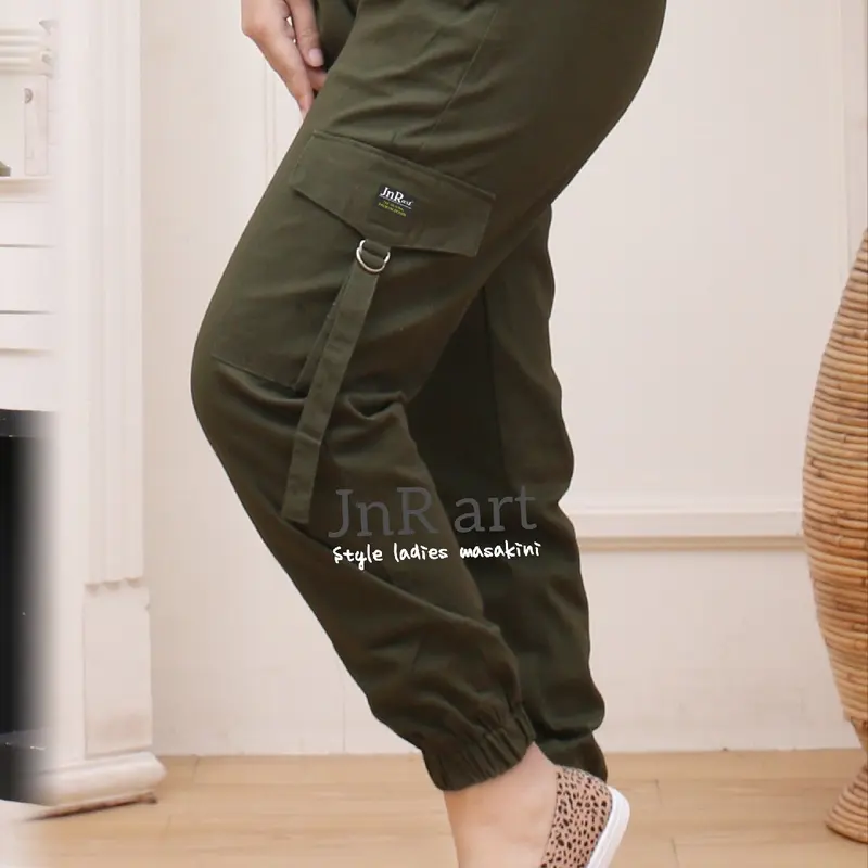 Celana Jogger Wanita Cargo Model Terbaru dengan Variasi Tali dan Kantong Samping 4