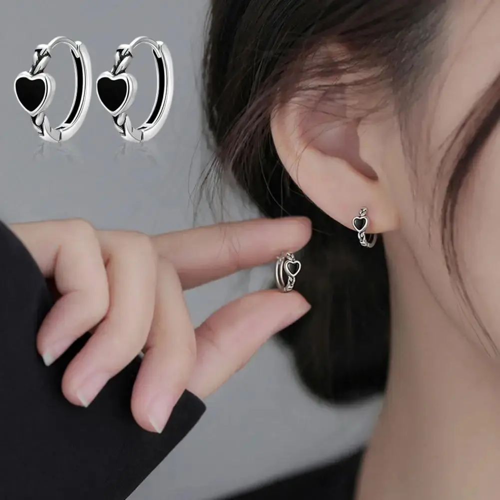 Bông Tai Vòng Trái Tim, Thiết Kế Dễ Thương, Màu Đen, Dành Cho Phụ Nữ Và Trẻ Em Gái, Tinh Tế Và Độc Đáo, Phong Cách Ngọt Ngào Và Ngầu, Kẹp Tai, Thích Hợp Cho Trang Sức Mùa Hè, Trang Sức Cưới, Quà Tặng