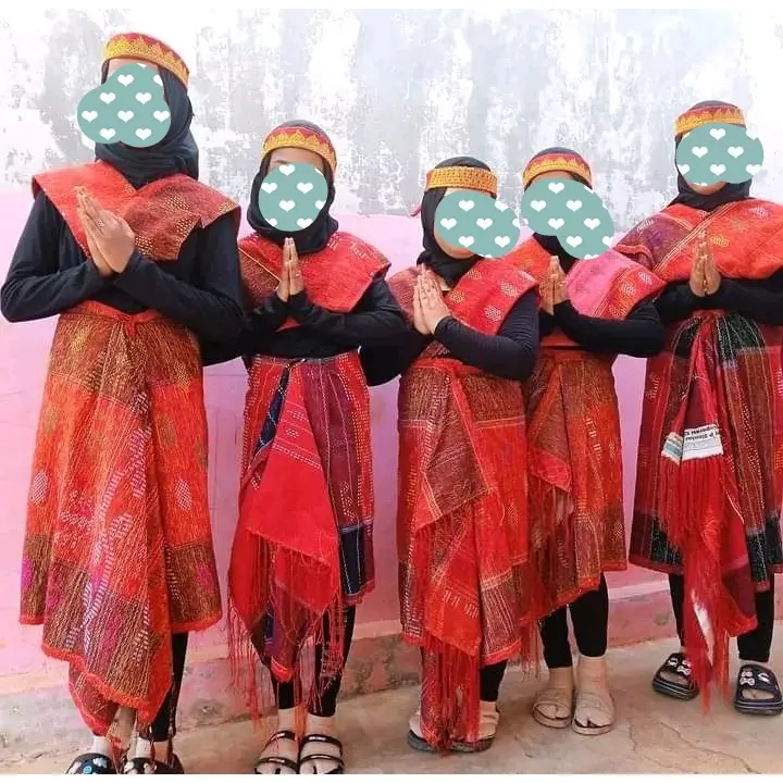 baju menari tari adat batak / tradisional