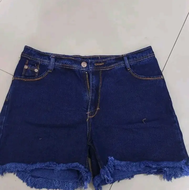 CELANA PENDEK JEANS RAWIS TREND Wanita 1