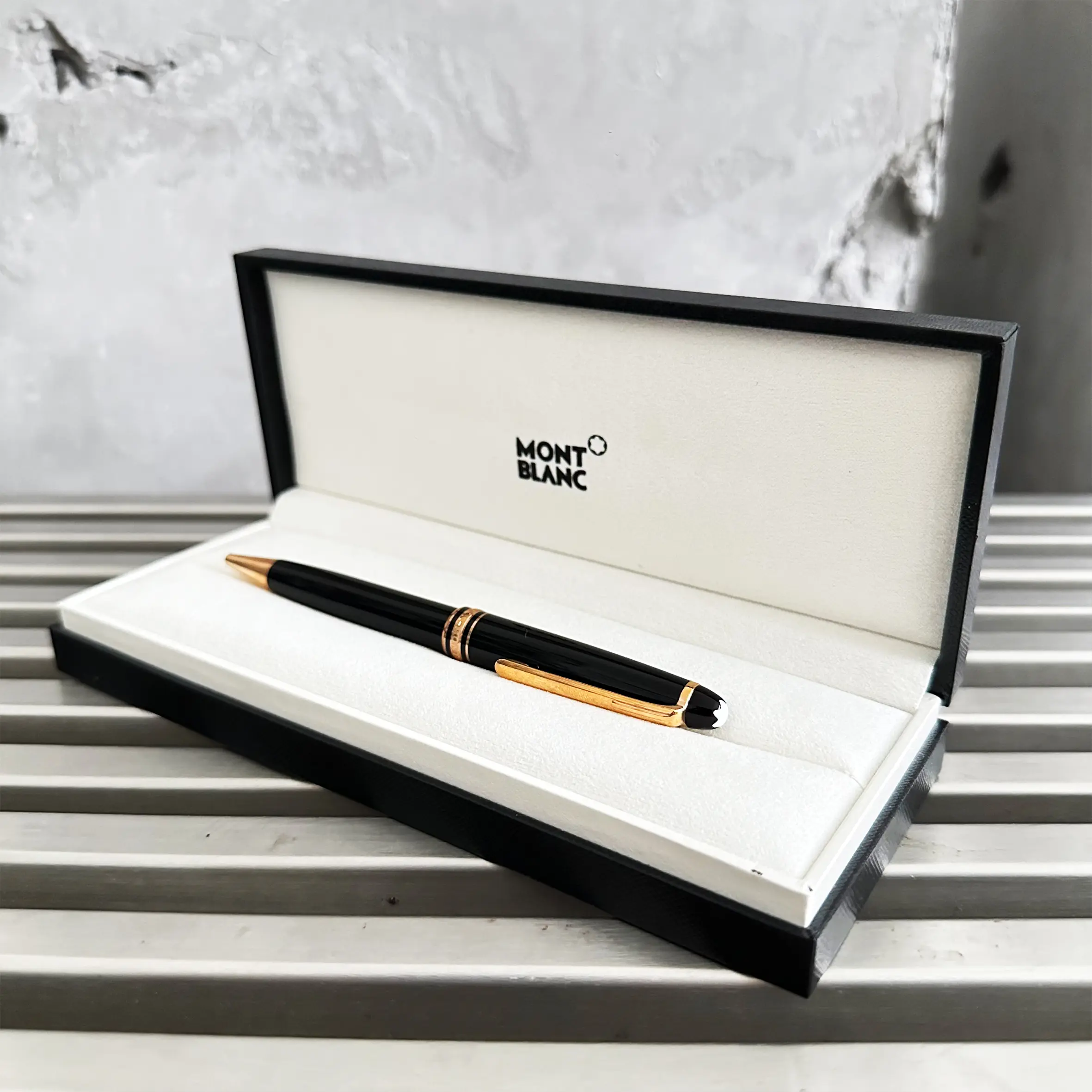 UK3073 Mont Blanc Meisterstück Gold-Coated Ballpoint Pen (Classique)  Black/Rose Gold