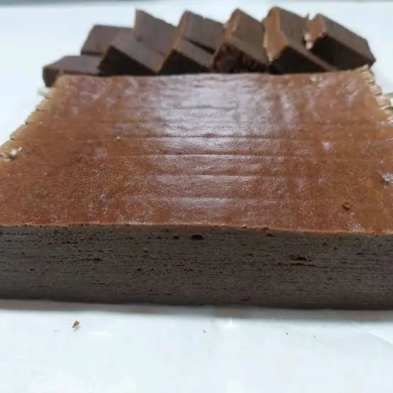 lapis legit spesial COKLAT lembut dan basah  ADIKA CAKE,UK.16cmX16cm,100% HALLAL