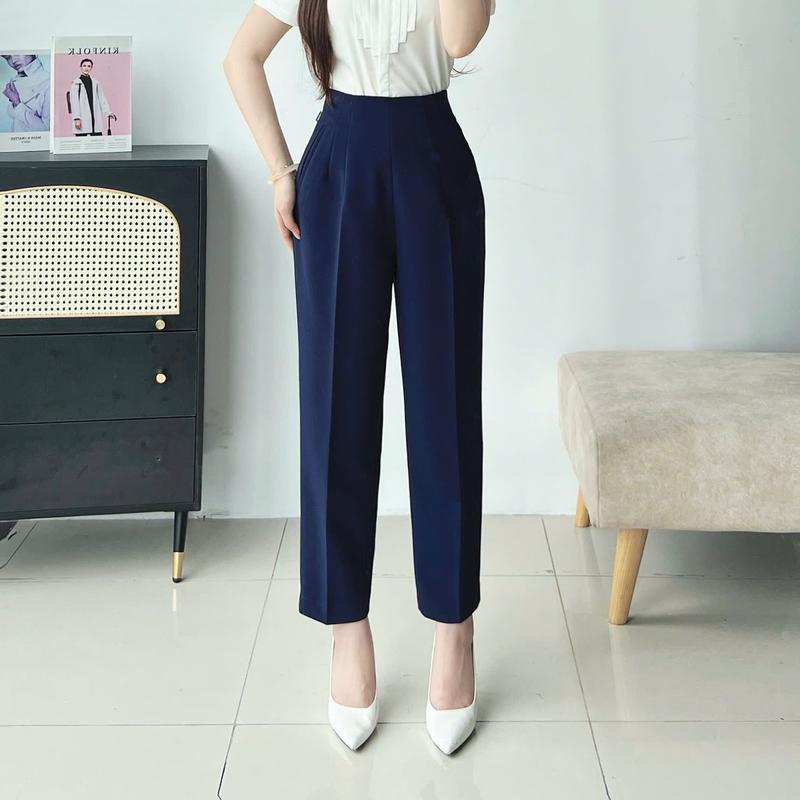 Quần Nữ CCHAT Dáng Baggy Cạp Liền Khoá Sau Túi Chéo Chiết Ly Chìm Chất Tuytsi 15QDS2047BT