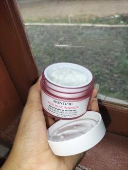 Product Review of SKINTIFIC MSH Moisturizer Niacinamide Brightening Moisturizer Glowing Moisture Gel 30g from e**r 1