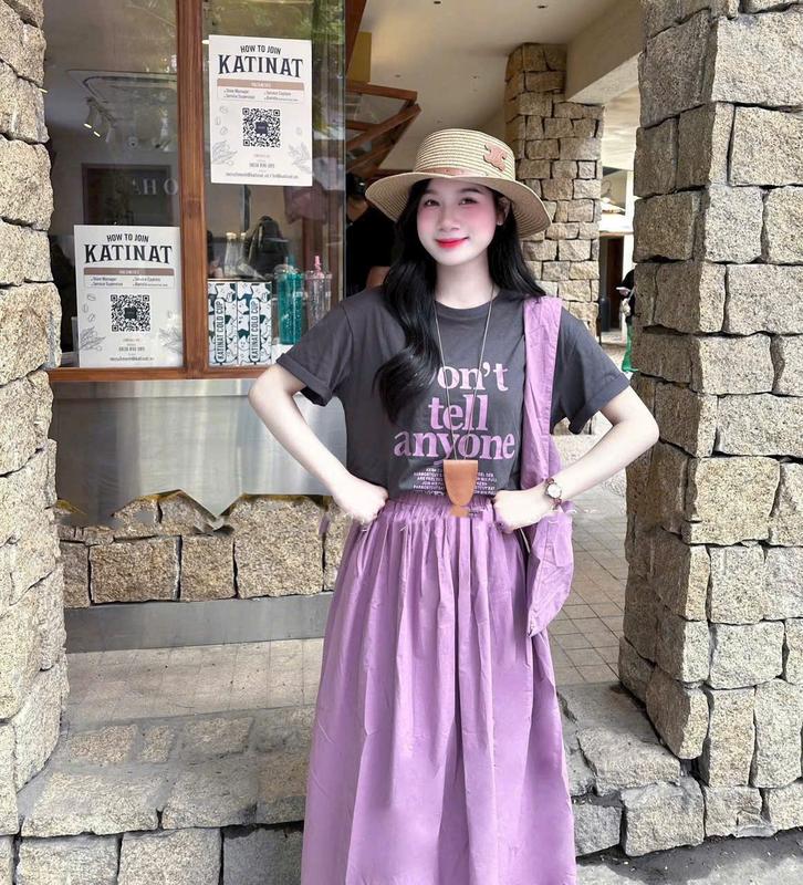 Sét áo thun cotton màu ghi phối chân váy xòe midi tím chất thô (tặng kèm túi ) đáng suông phong cách trẻ trung cho nữ đi chơi, đi du lịch 2