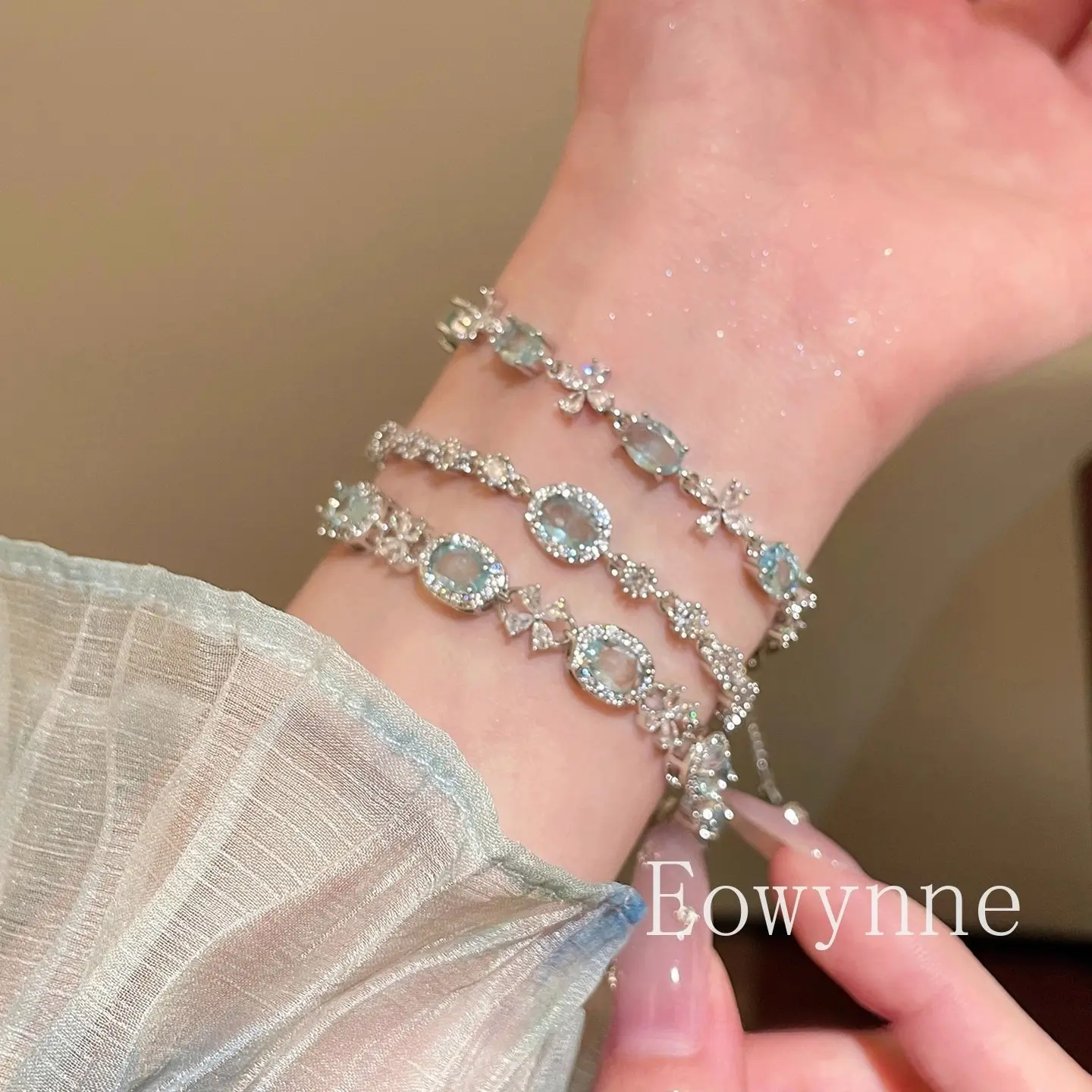 [Eowynne] Gelang wanita desain bunga elips permata biru berkilau warna perak E112