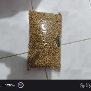 KACANG KEDELAI MIX DAUN JERUK, 1kg  gurih dan renyah. produksi dari Gresik,