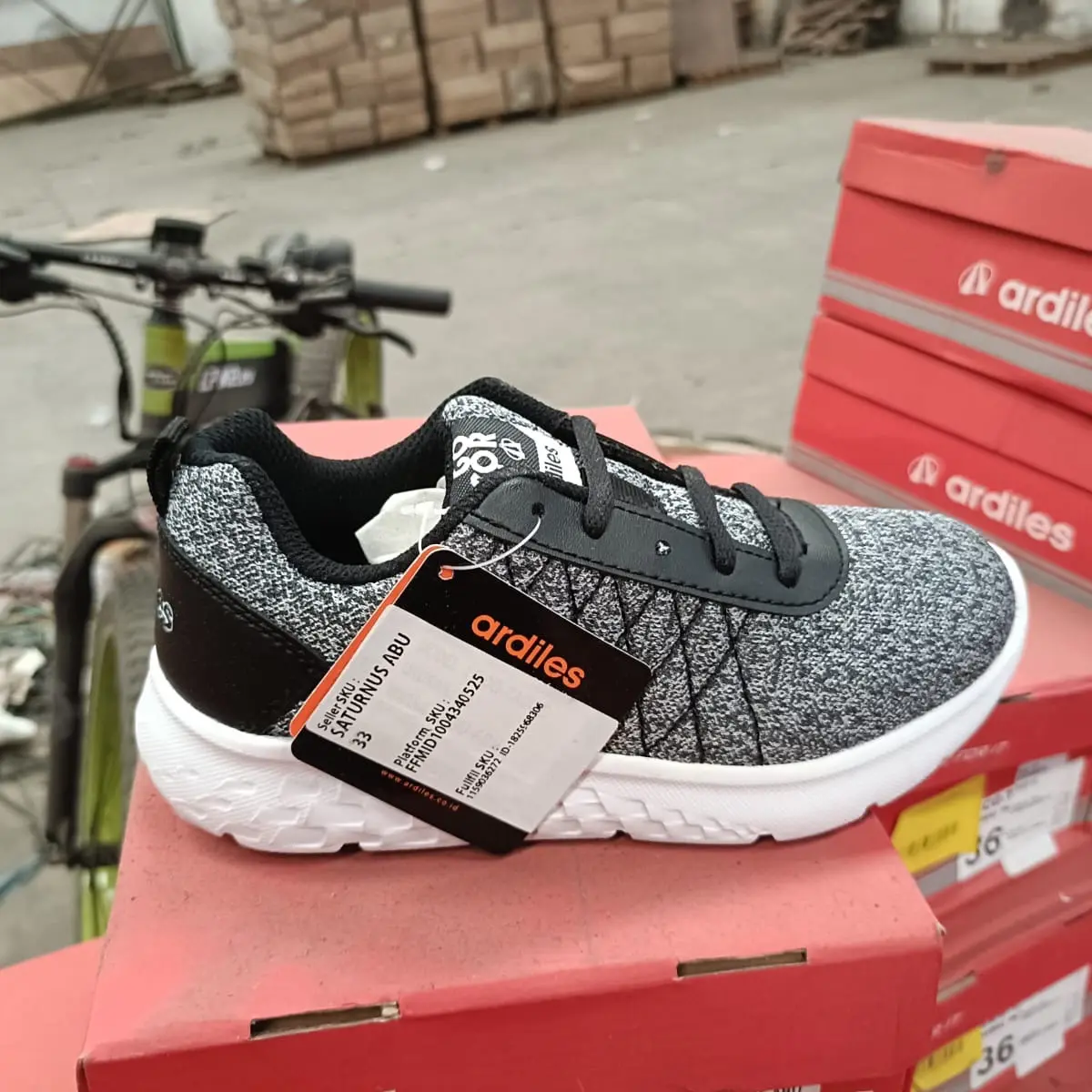 SEPATU ARDILES ANAK SEPATU RUNNING SATURNUS READY SIZE 33 - 38
