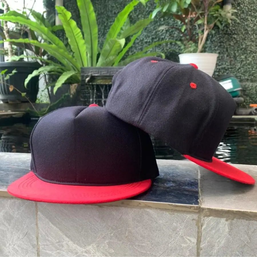 HITAM VISOR MERAH
