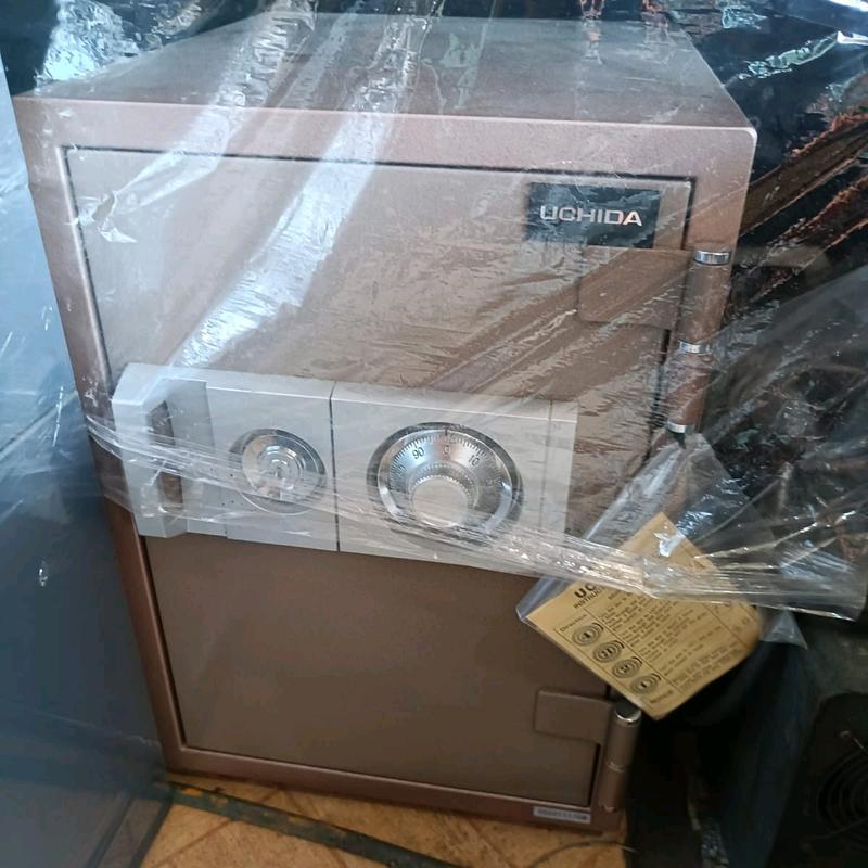 BRANGKAS MERK UCHIDA BARU  TAHAN API  ORIGINAL 1