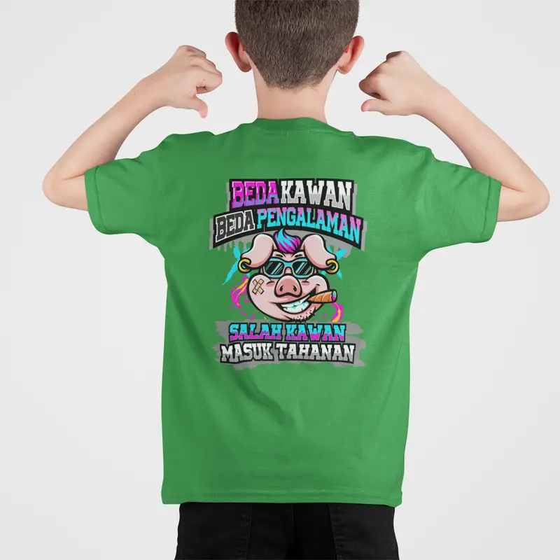 Ajoe kids kaos anak anak umur 4-10 tahun sablon depan belakang motif kata kata BEDA KAWAN BEDA PENGLAMAN 2