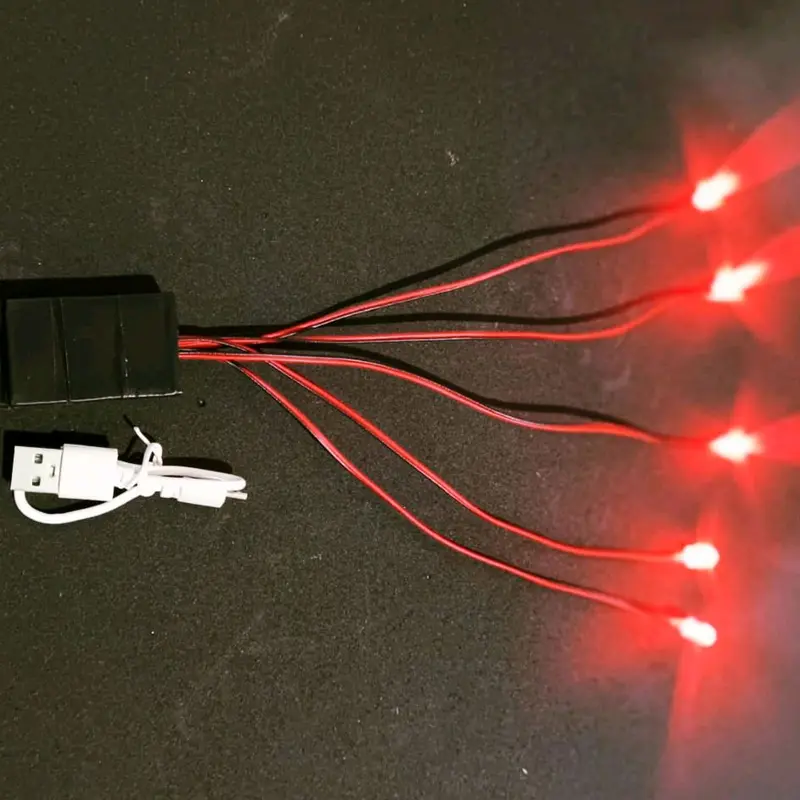 lampu matrix 4 mode batree bisa di cas jika habis cocok untuk variasi segala jenis miniatur truck,  bus,  mobil2n lainnya biar tambah keren miniatur anda 4