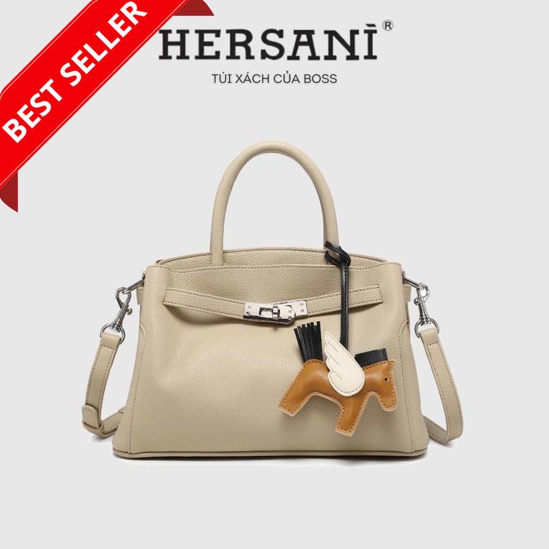 Túi xách HERSANI Da Thật Cao Cấp Form Birkin Cổ Điển Kèm Charm Ngựa Bay tạo điểm nhấn thanh lịch và tinh tế Quai Xách Tay dây đeo chéo Túi công sở đi chơi đi dự tiệc Màu be kem Bag túi xách HS6037-HS6102