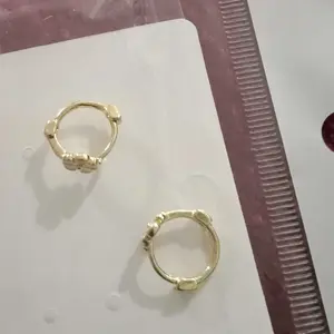 Anting Bunga Bahan S925 Anti-alergi karat Minimalis Anting-anting perak Anting-anting emas Aksesori mode Earrings