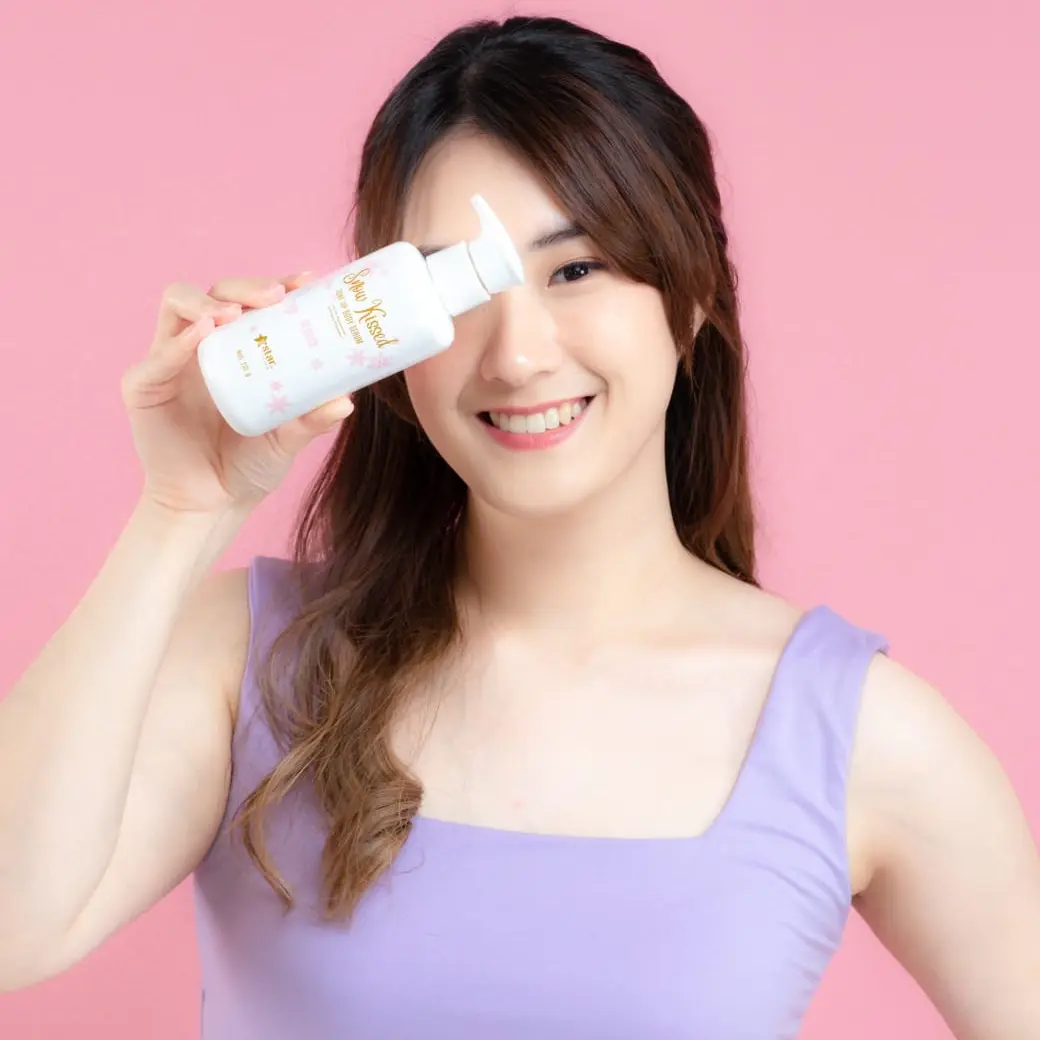 INSTANT TONE UP BODY SERUM SNOW KISSED SEDUCE ( Brightening Whitening Glowing Skin) niacinamide 3%, aquaphytoplex, titanium dioxide sunblock  badan body  serum