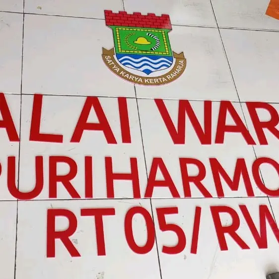 Huruf dan Angka bahan Akrilik spon. tinggi 20cm harga untuk satu huruf.di tempel di tempel 8