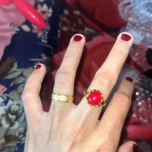 Cincin batu merah delima bentuk oval dan bulat