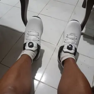 Sepatu golf tahan air dan sangat lembut untuk pria, size  39 - 47