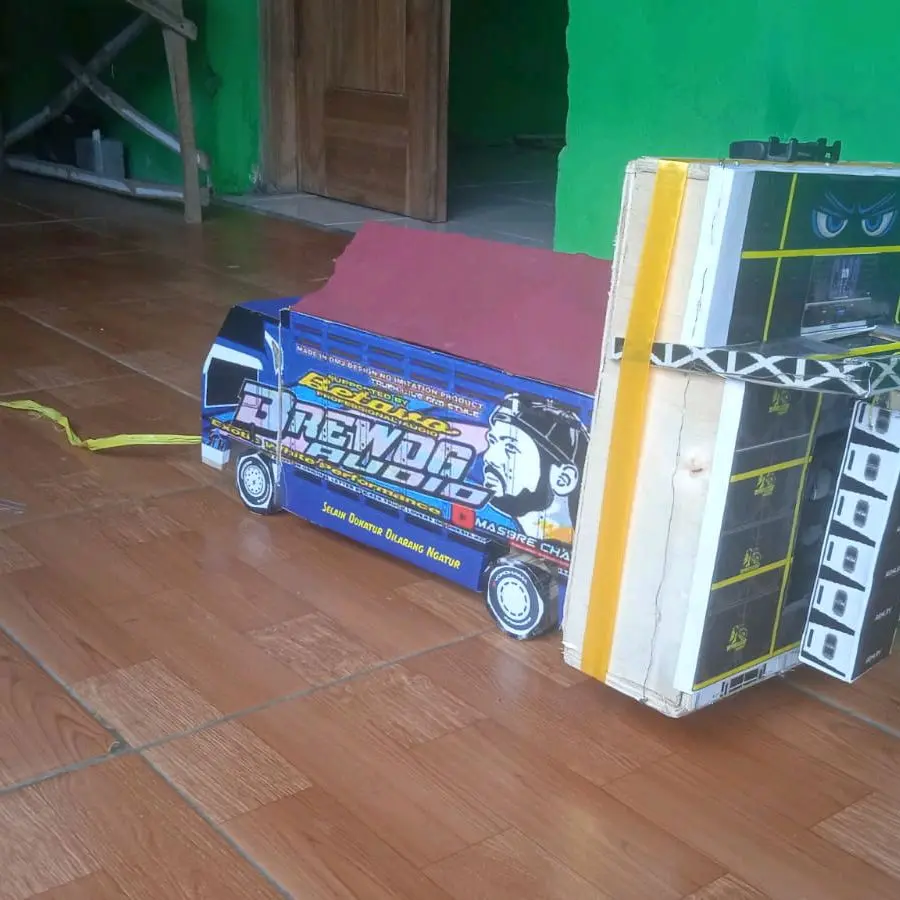 Miniatur Truk Sound Horeg Ukuran 50 cm..