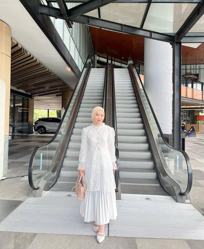 Anaya Outer Dress-Brokat Outer-Rompi Brokat-Outer Kondangan Kekinian-Outer Tulle-Outer Tile Dotty-Rompi Tule-Cardigan Brokat- Cardigan Brokat Kondangan-Cardigan Brokat Kekinian-Vest Brokat Motif-Long Outer Tulle-Long Cardigan Kondangan-Long Brokat Premium 7