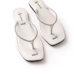 Sandal Jepit Wanita Glitter Elegan  Sandal Flat Kekinian Nyaman Dipakai antiselip simpel sandal & sandal jepit